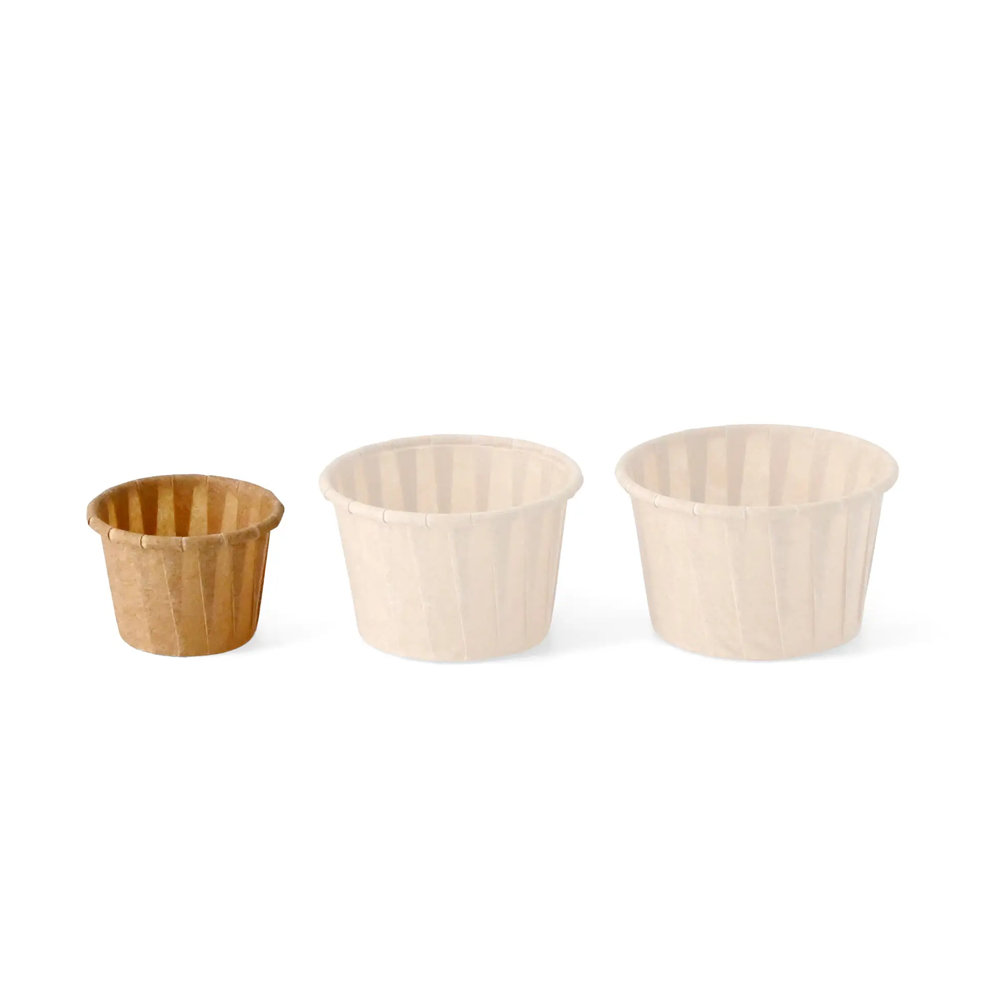 Trois gobelets en papier marron et blanc de différentes tailles, conçus pour des sauces ou des dips, arrangés du plus petit au plus grand.