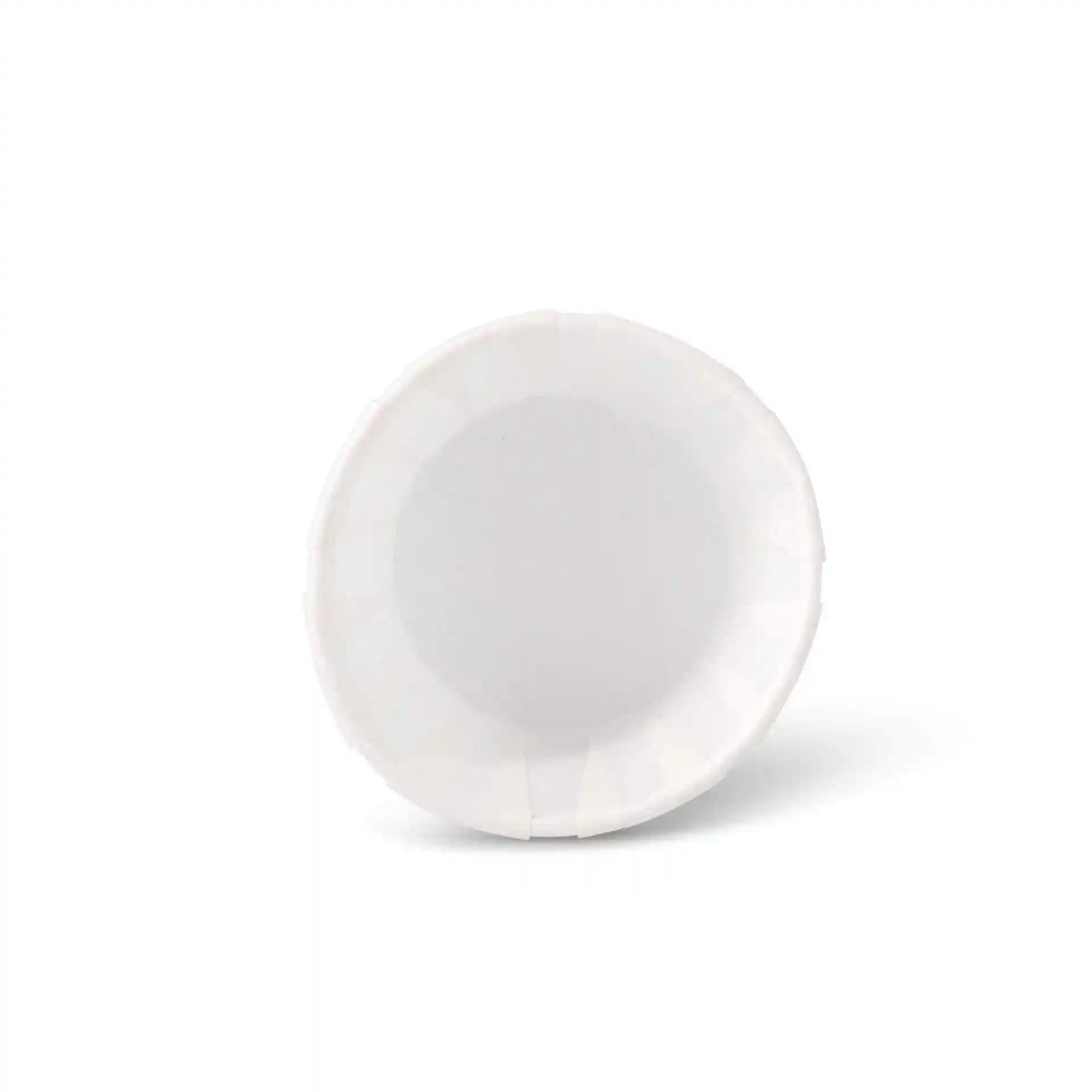 Weißer Becher mit einem Durchmesser von 52 mm und einer Höhe von 30 mm, für ein Volumen von 45 ml.