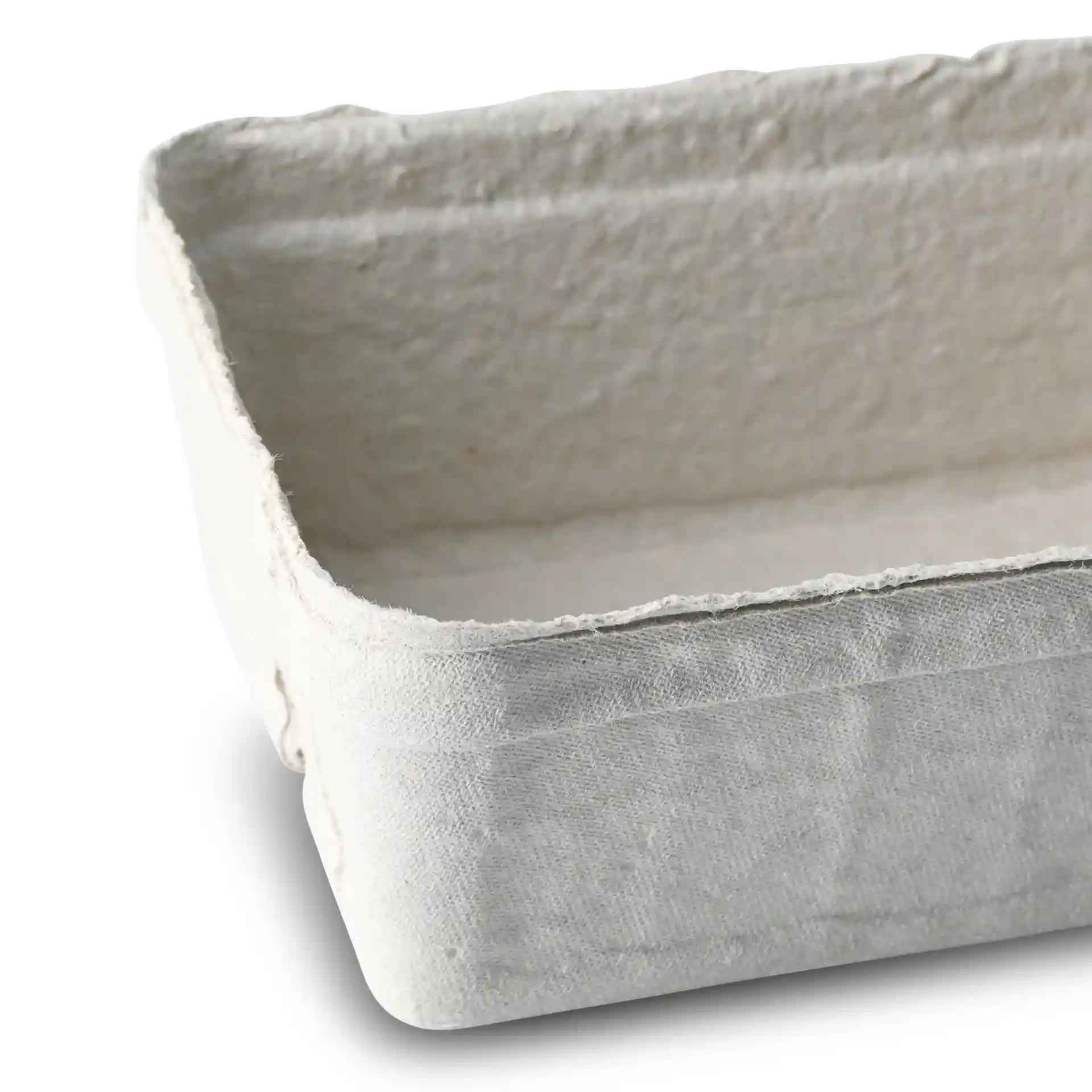 Barquette en pulpe de bois blanc de forme rectangulaire avec bords légèrement surélevés, mesurant 135 mm de long et 90 mm de large.