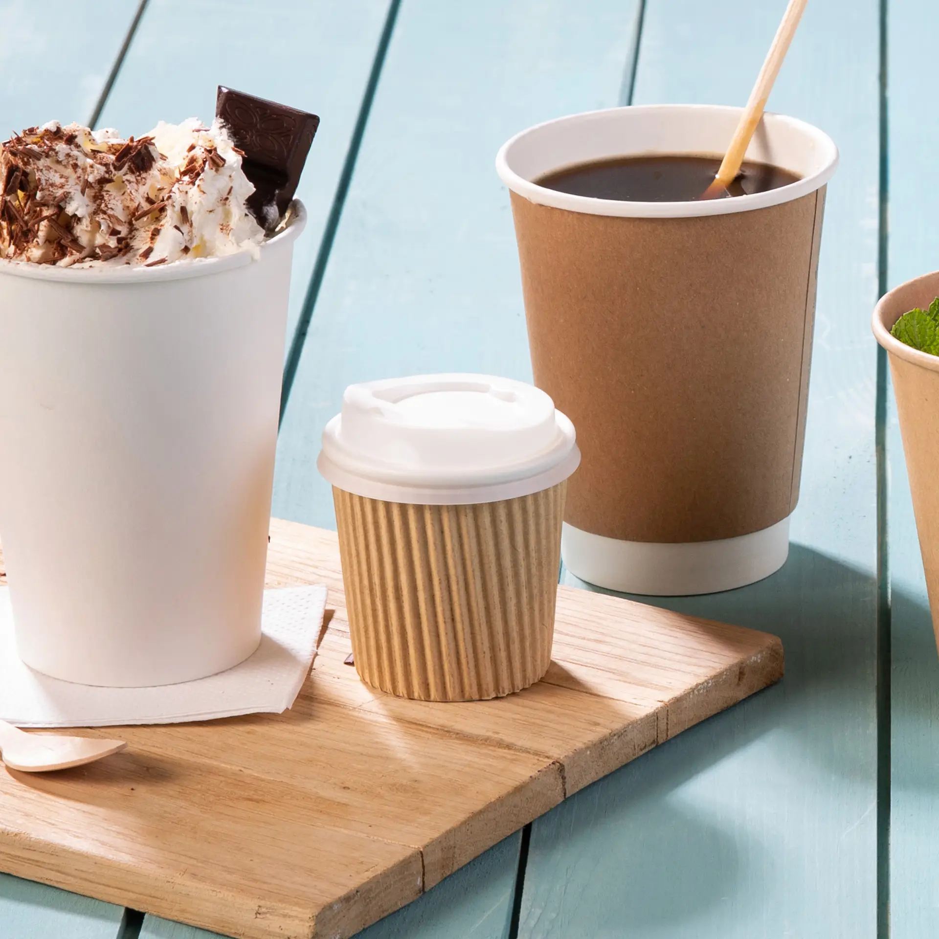 Riffelbecher / Coffee to go Becher 100 ml / 4 oz, Ø 62 mm, braun / innen weiss, PLA-beschichtet