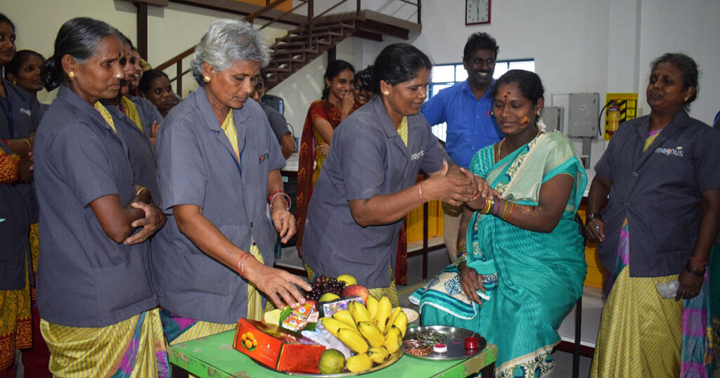 Verabschiedungszeremonie Traditionelle-Mutterschutz-Verabschiedungszeremonie-für-eine-Mitarbeiterin-1024x538