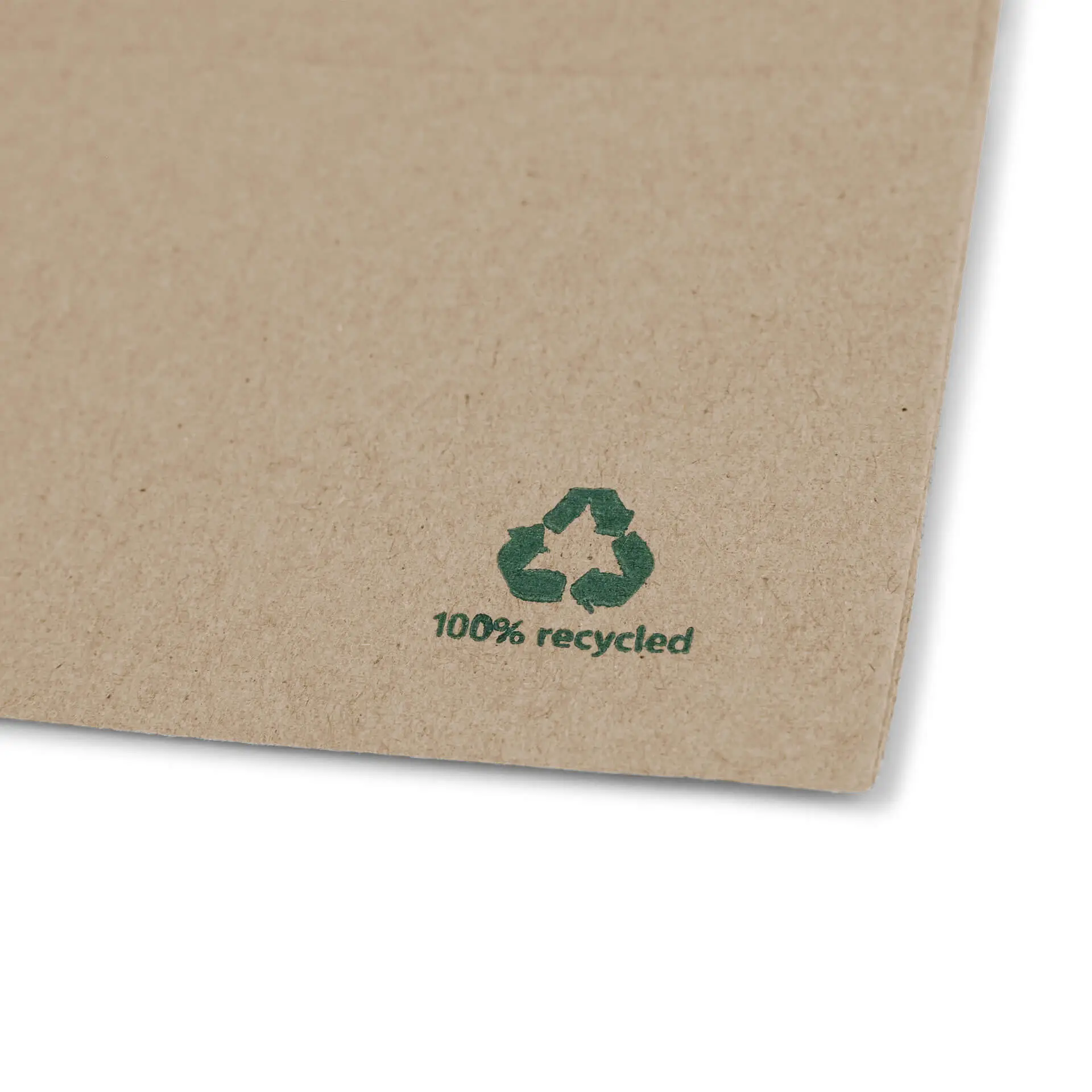 Image d'une serviette en papier non blanchie avec un symbole de recyclage vert et un texte indiquant qu'elle est fabriquée à partir de matériaux recyclés.