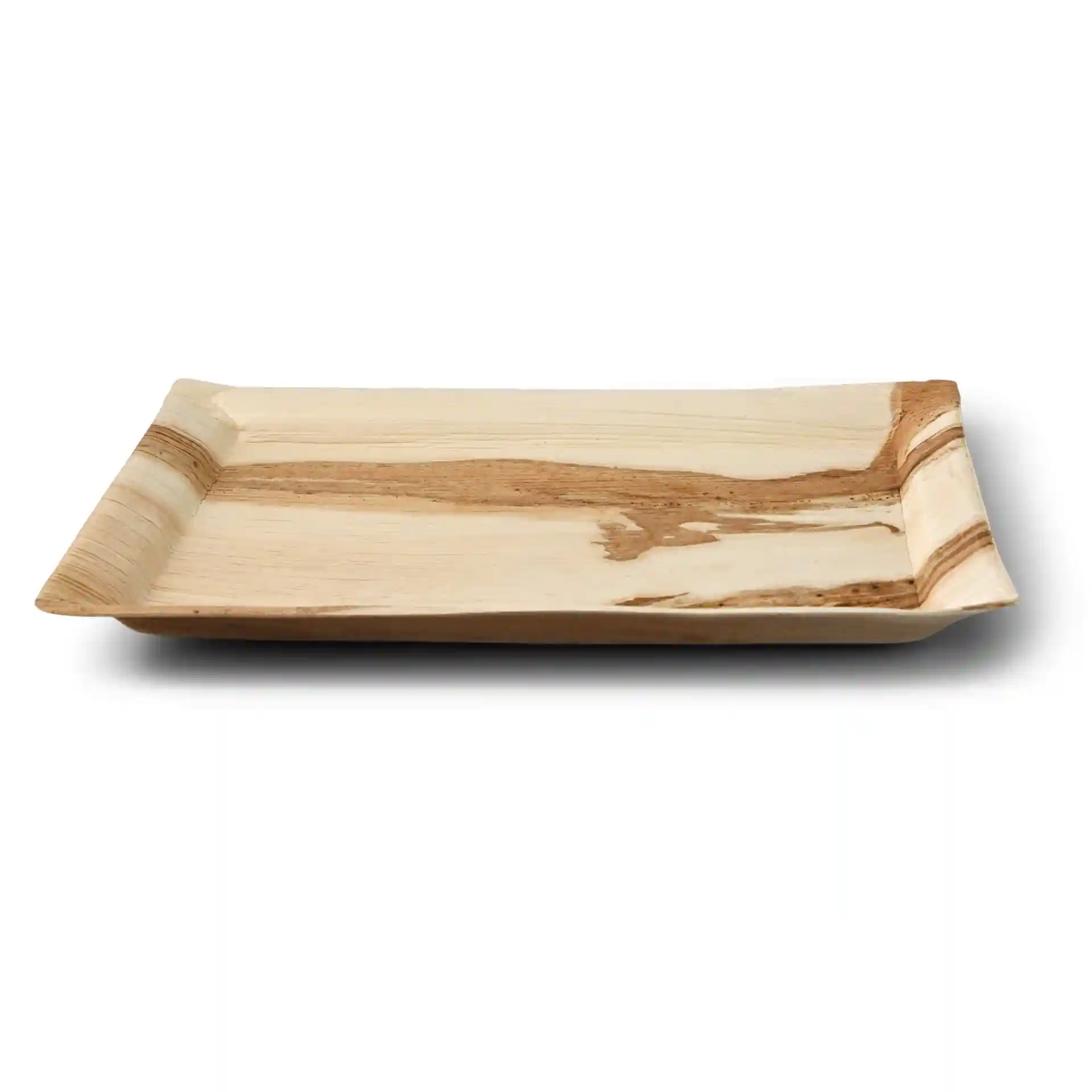 Vassoio rettangolare in foglia di palma marrone, misura 32,5 x 26,5 cm, poco profondo e senza rivestimento.