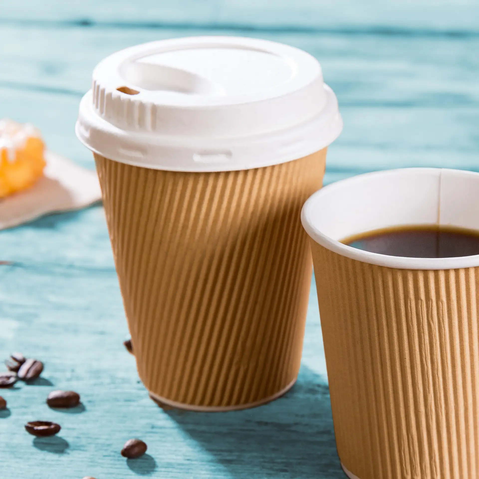 Gobelet en carton ondulé à emporter (revêtu de PE) 30 cl / 8 oz, Ø 90 mm, brun, intérieur blanc con10026-01-0-riffelbecher-beschichtet-coffee-to-go-becher-300-ml-12-oz-90-mm-braun-innen-weiss-7