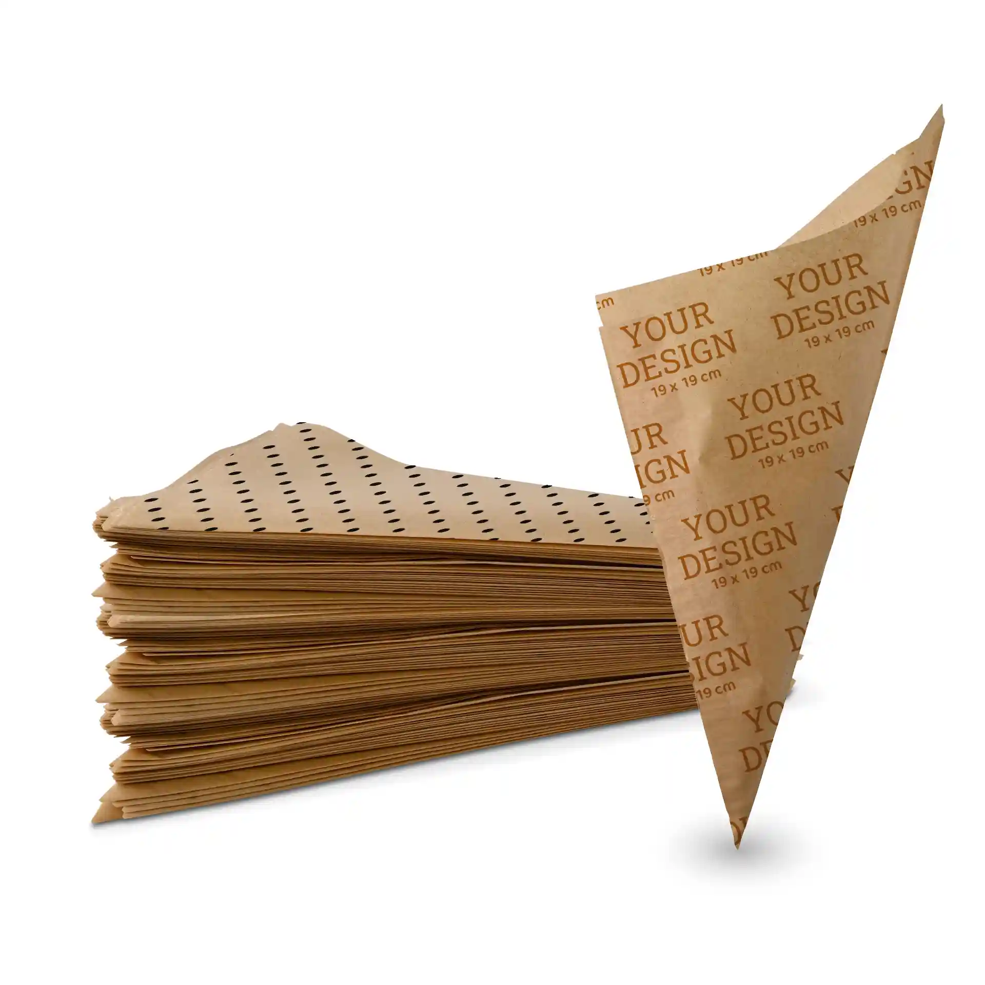 Empilement de cônes à frites en papier imprimé, marron, mesurant 19 x 19 cm, avec un cône partiellement déplié.