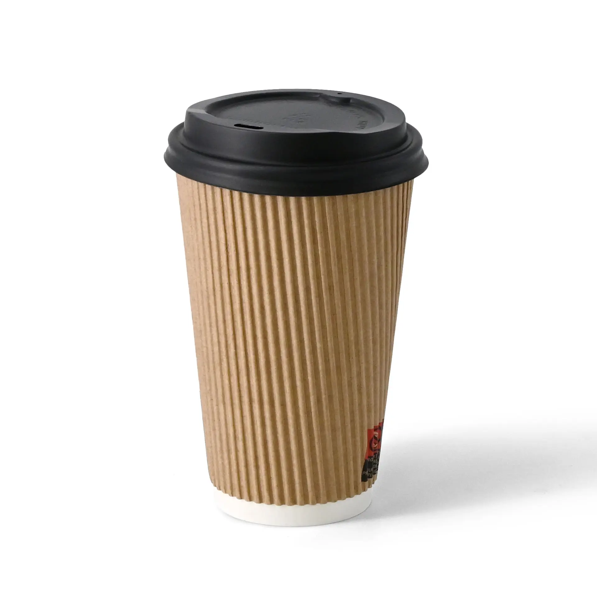 Tasse à café brune à rainures avec un couvercle noir, taille 16 oz, avec un intérieur blanc.