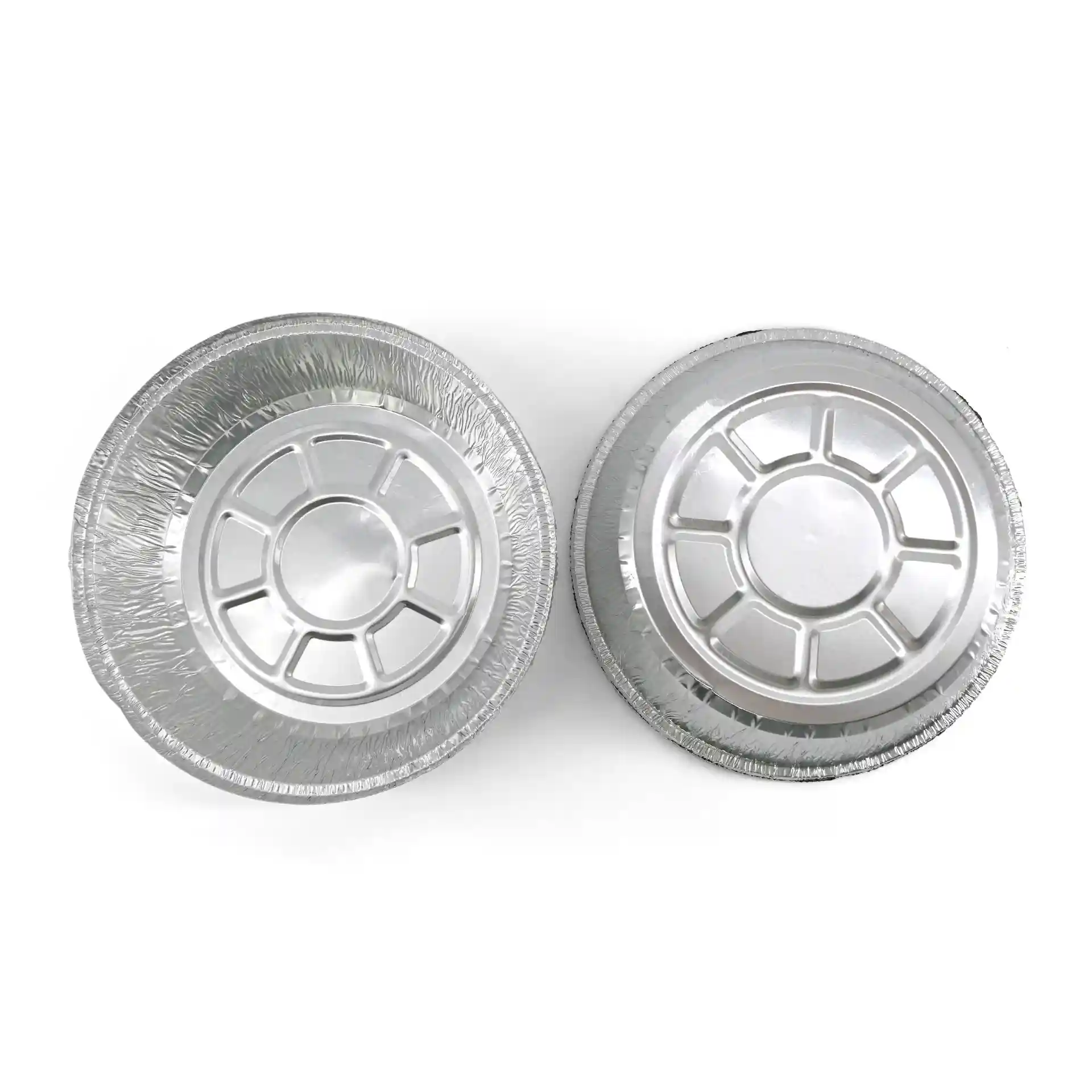 Deux conteneurs ronds en aluminium, chacun de 830 ml, avec un diamètre de 180 mm et une hauteur de 43 mm.