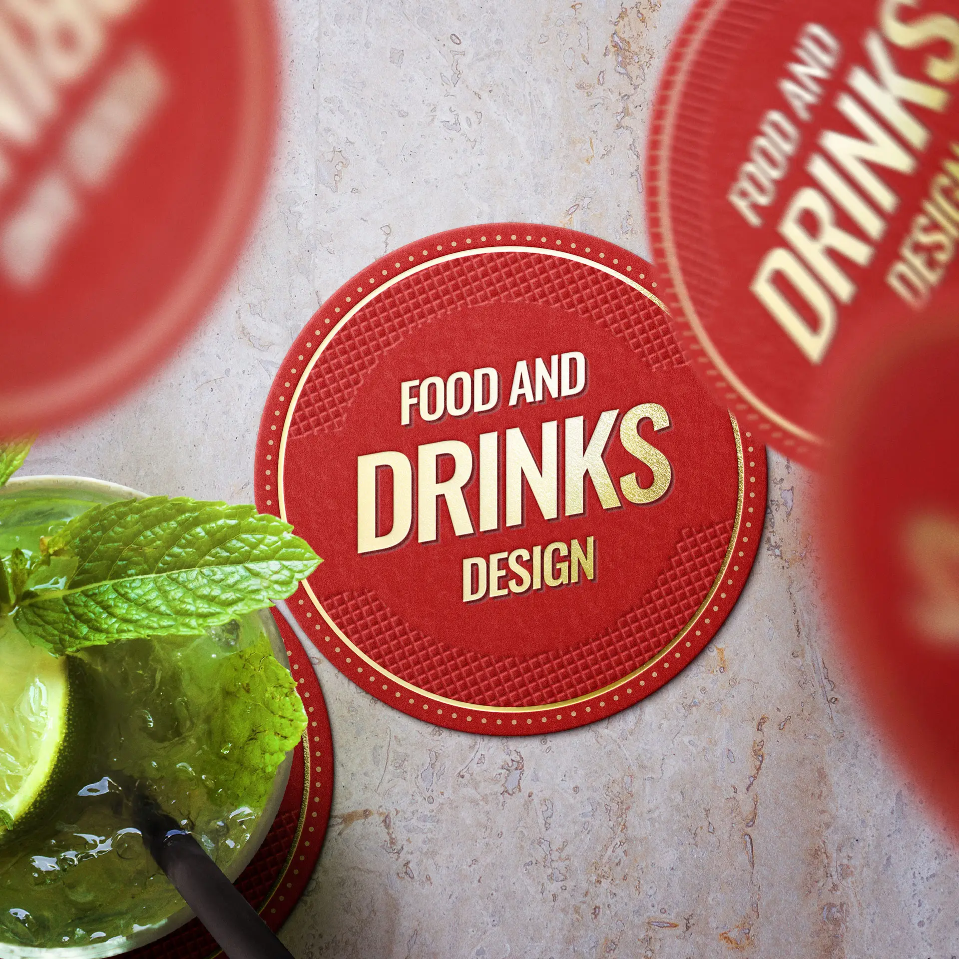 Coaster en papier rond imprimé avec le texte "Food and Drinks Design", placé à côté d'un cocktail et de feuilles de menthe.
