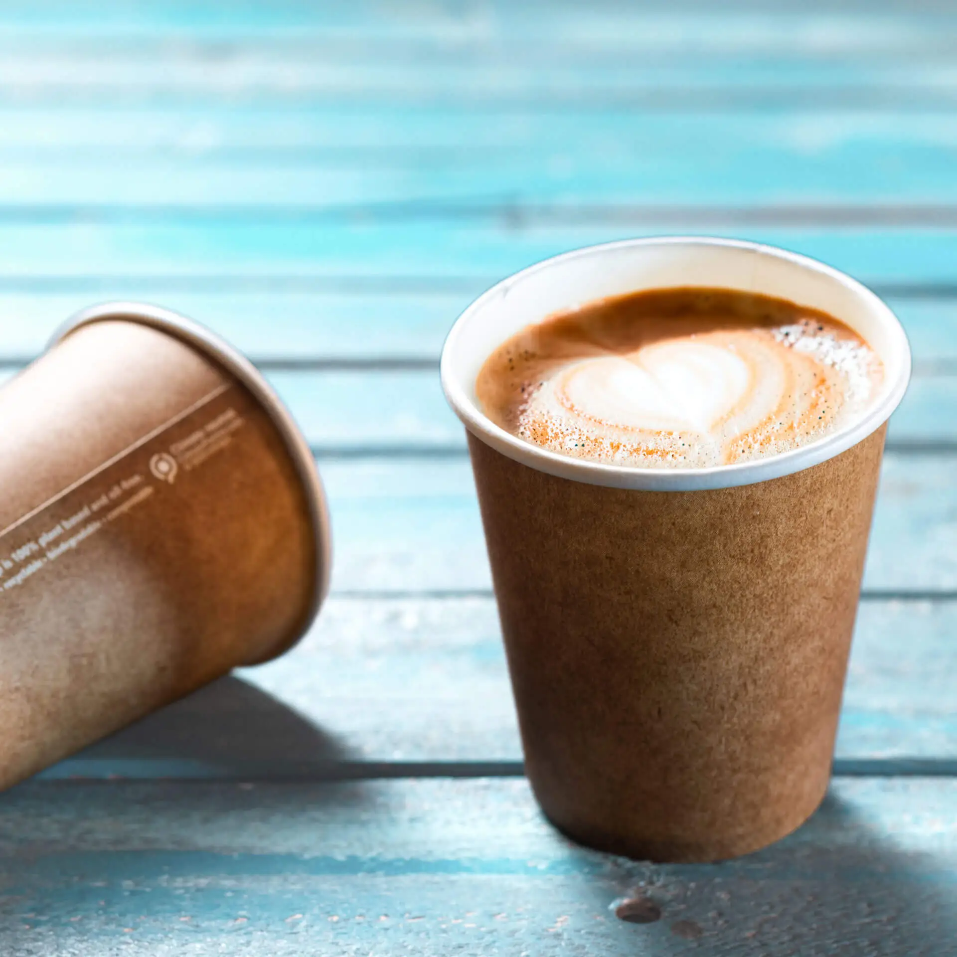 Gobelet en carton kraft brun, 20 cl / 8 oz, Ø 80 mm dhd045261-pappbecher-200-ml-8-oz-80-mm-braun-innen-weiss-5