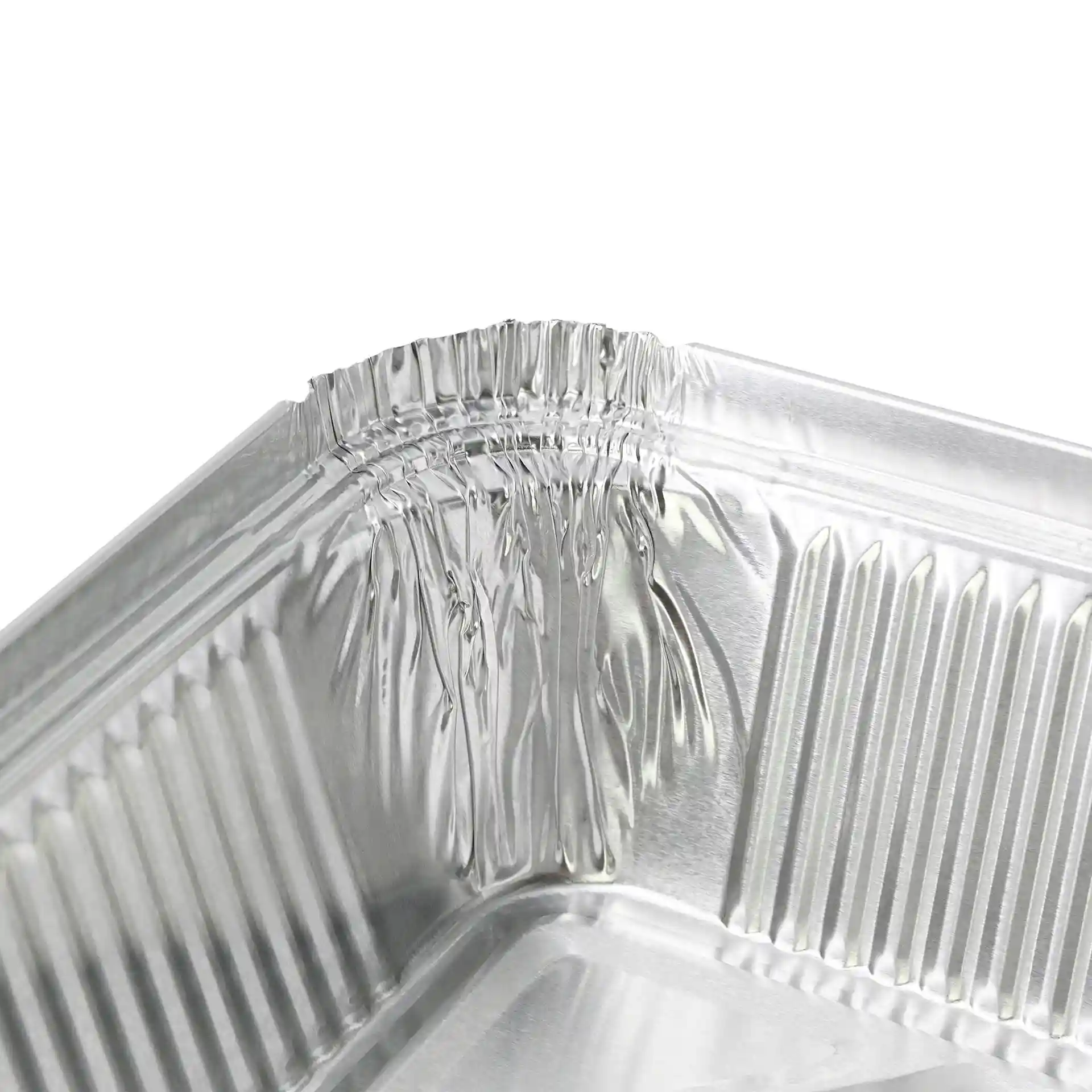 Nahaufnahme eines rechteckigen Aluminiumbehälters mit gekrümmten Kanten, 21,4 x 14,9 x 4,3 cm groß.