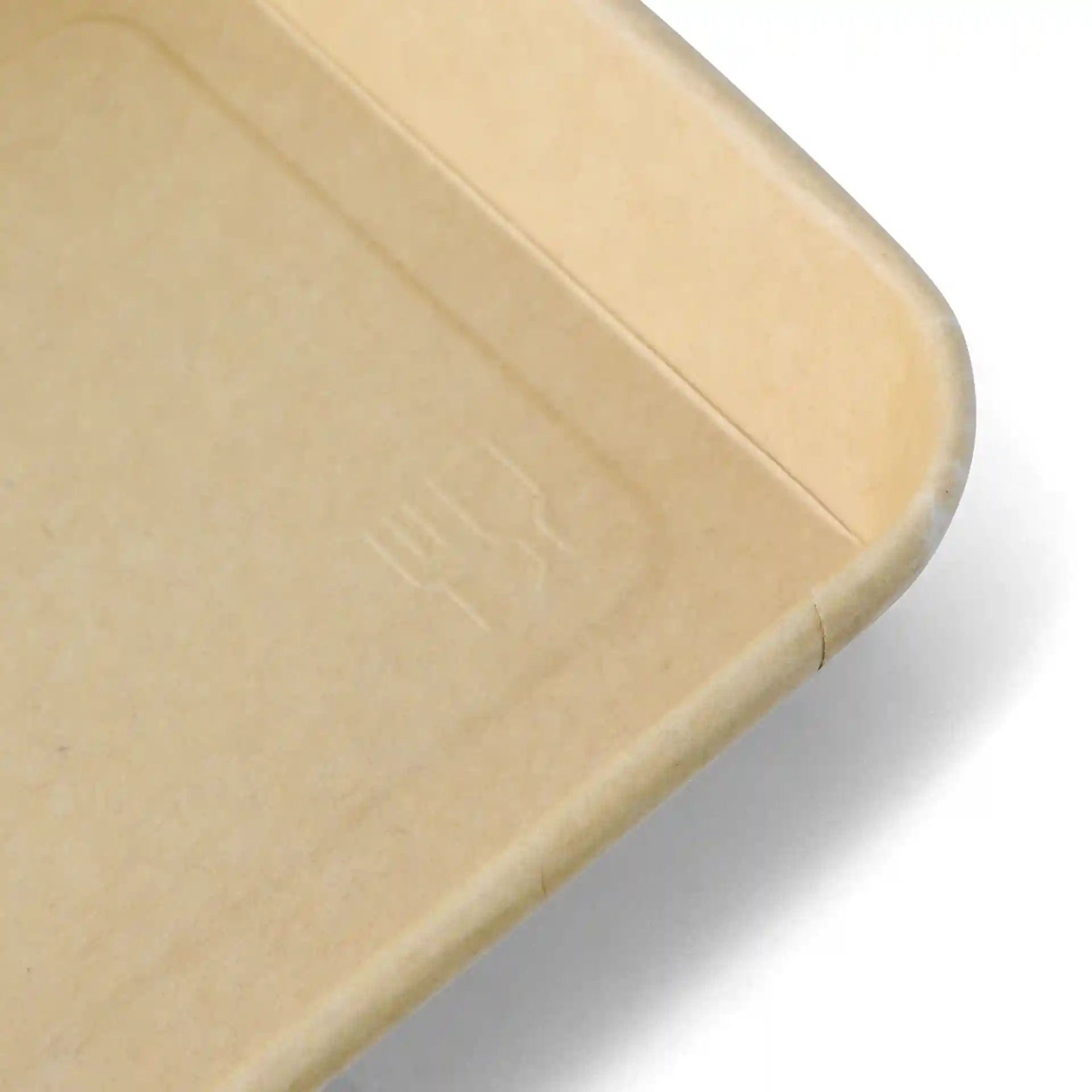 Braune Sushi-Box mit PE-beschichteter Oberfläche, 18,5 x 13 x 2,5 cm, zeigt ein Detail der Ecke.