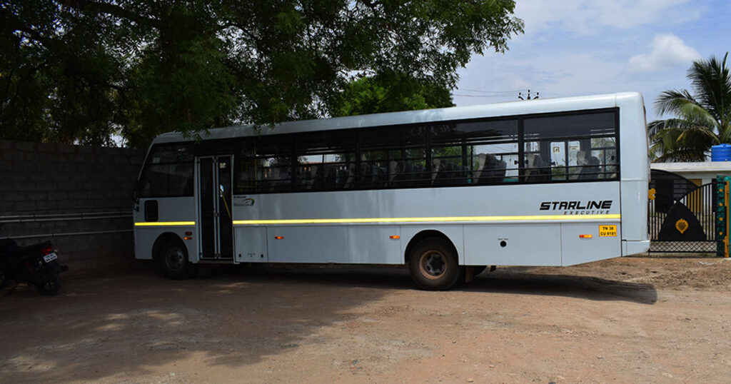 Firmenbus Mitarbeiter-Bus-Magnus-Palmware-1024x538