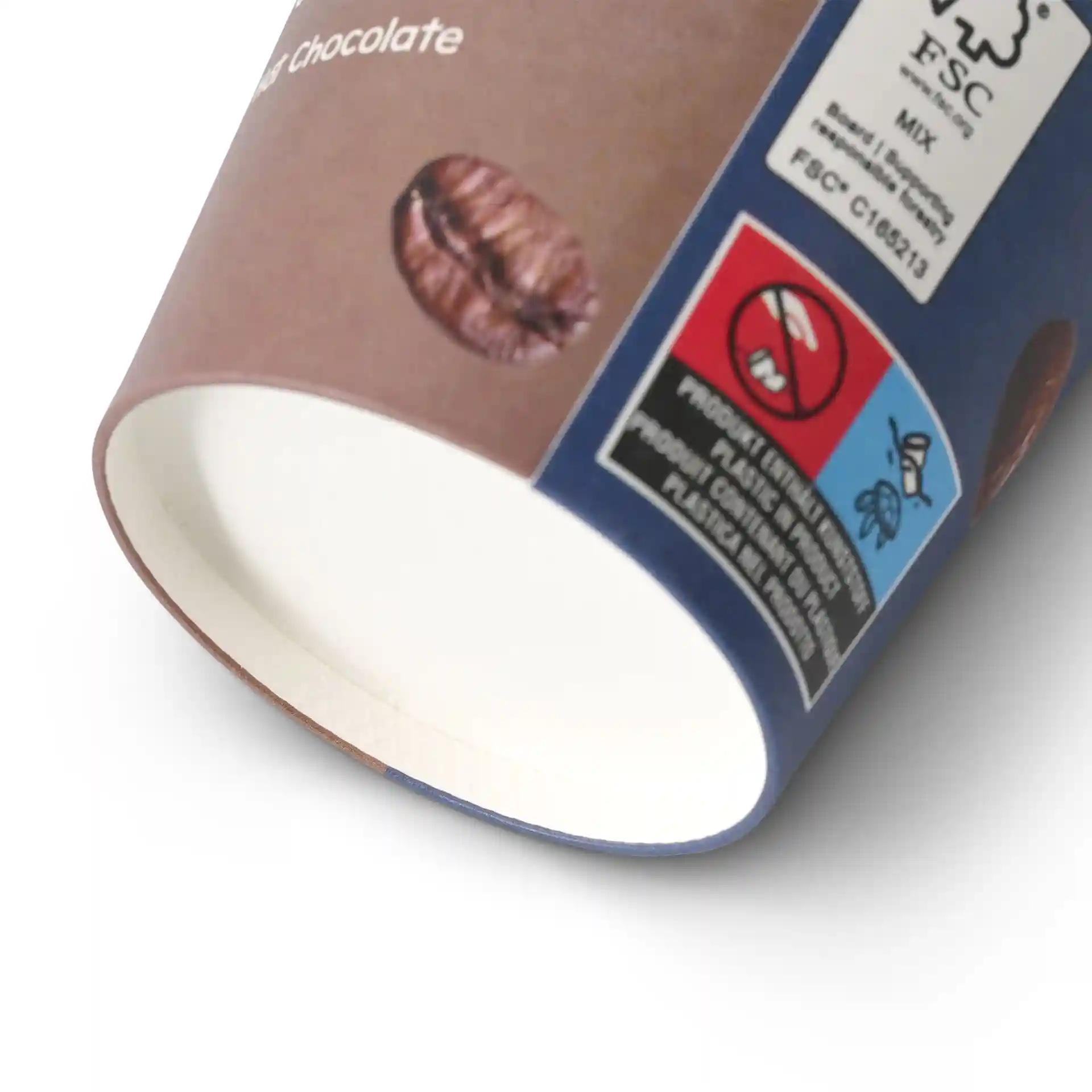 Bicchiere di carta stampato con un'immagine di chicco di caffè, con interno bianco e varie etichette sul lato.