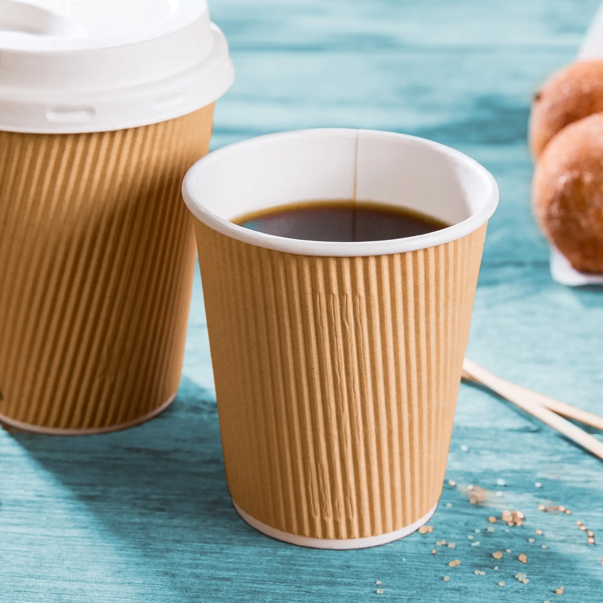 Riffelbecher / Coffee to go Becher 200 ml / 8 oz, Ø 80 mm, braun / innen weiss, PLA-beschichtet