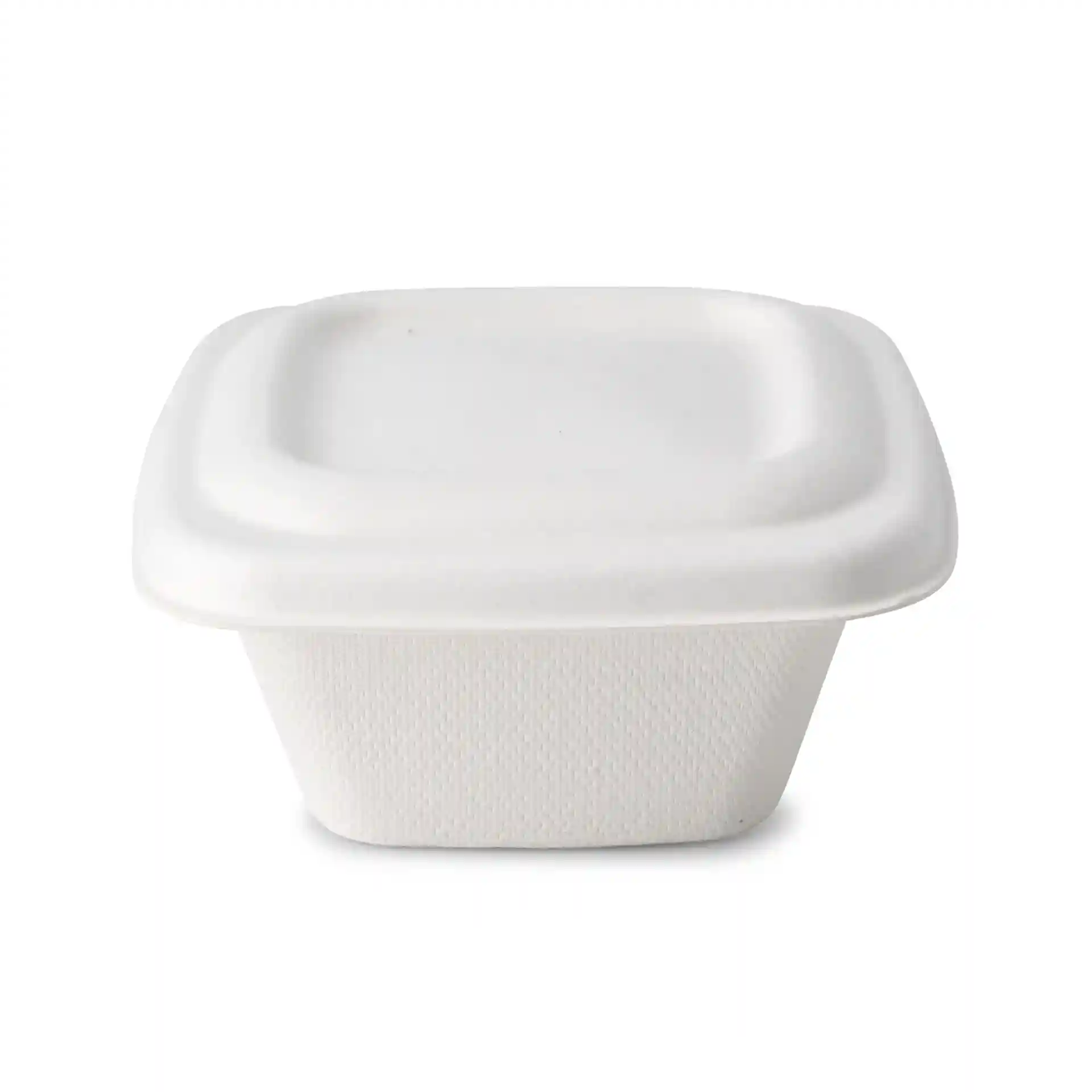 Contenitore quadrato bianco in canna da zucchero con coperchio piatto, misura 85 mm di lunghezza e larghezza, e 6 mm di altezza.
