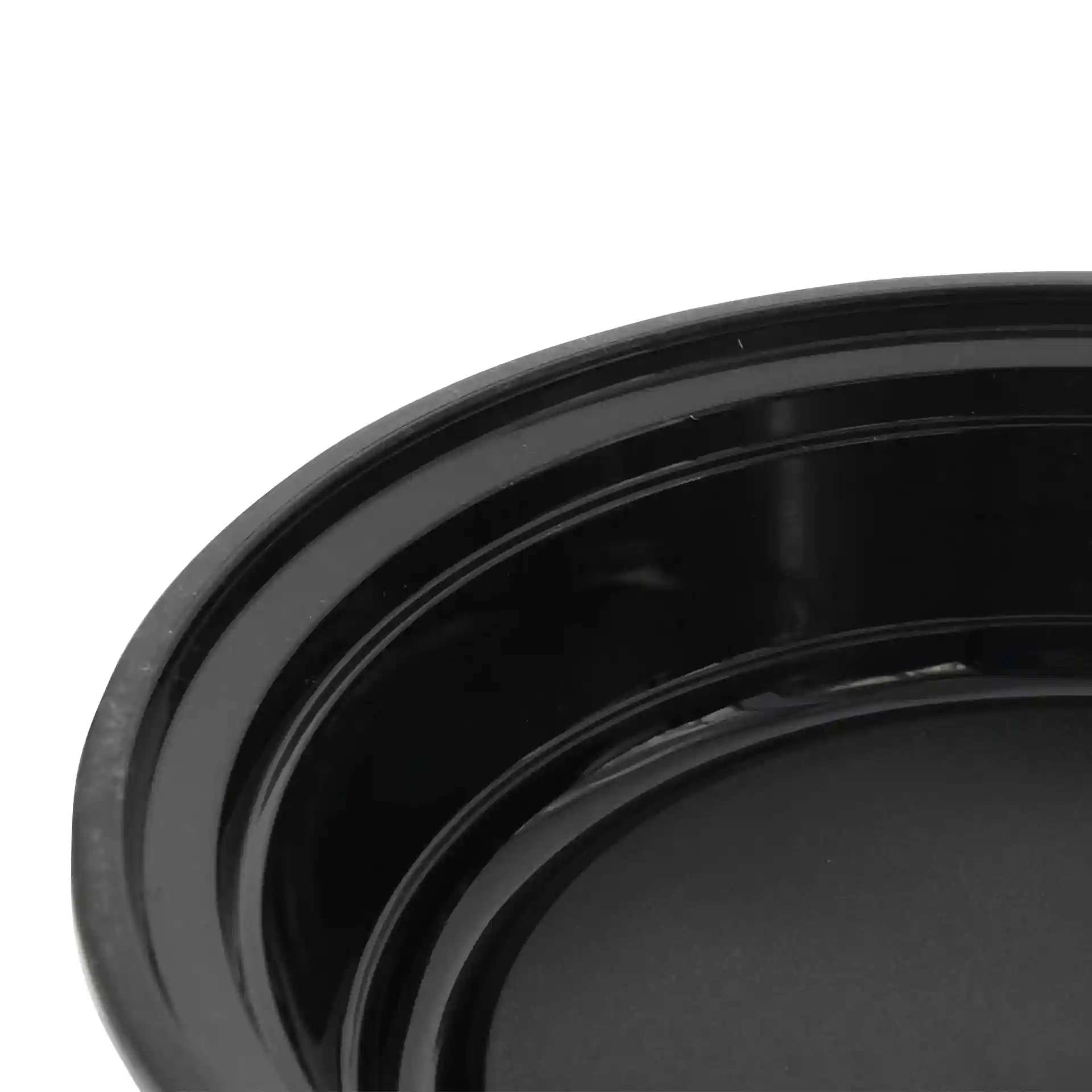 Piatto rotondo riutilizzabile nero con un diametro di 212 mm e un'altezza di 44 mm.