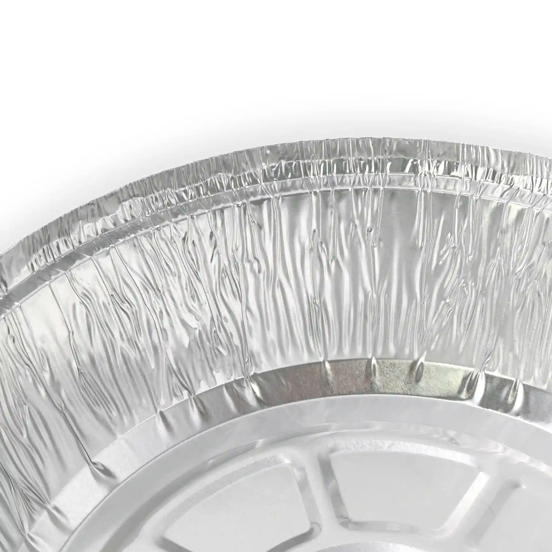 Gros plan d'un conteneur rond en aluminium d'un diamètre de 182 mm et d'une hauteur de 43 mm.