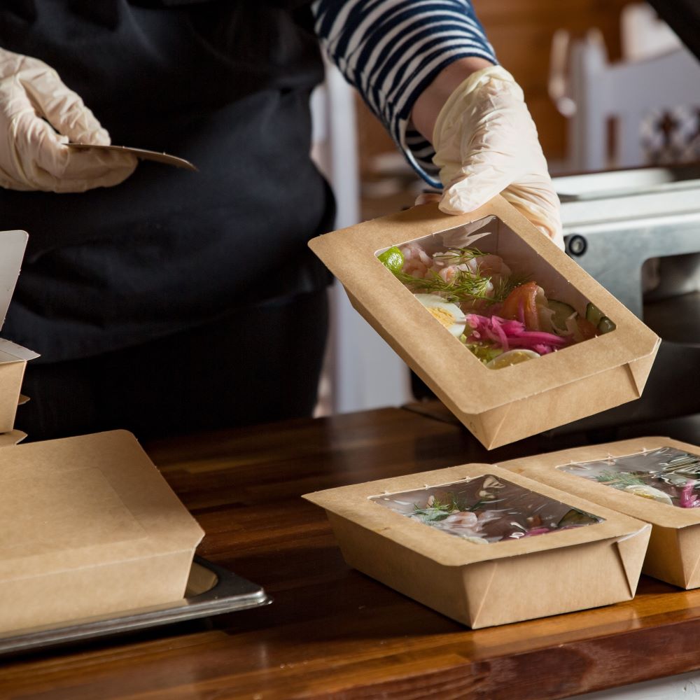 Internettipps_Theke mit Essen_352588906 1